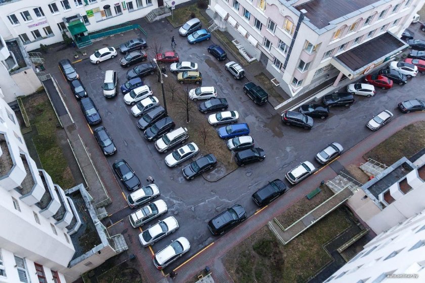 Парковка во дворе