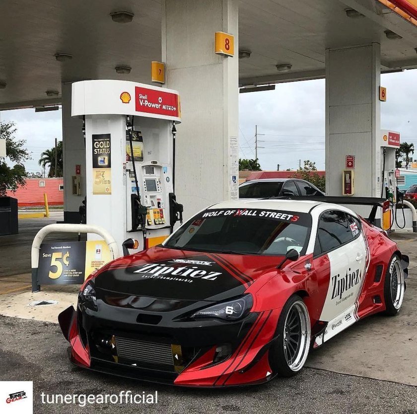 Спортивные машины для уличных гонок