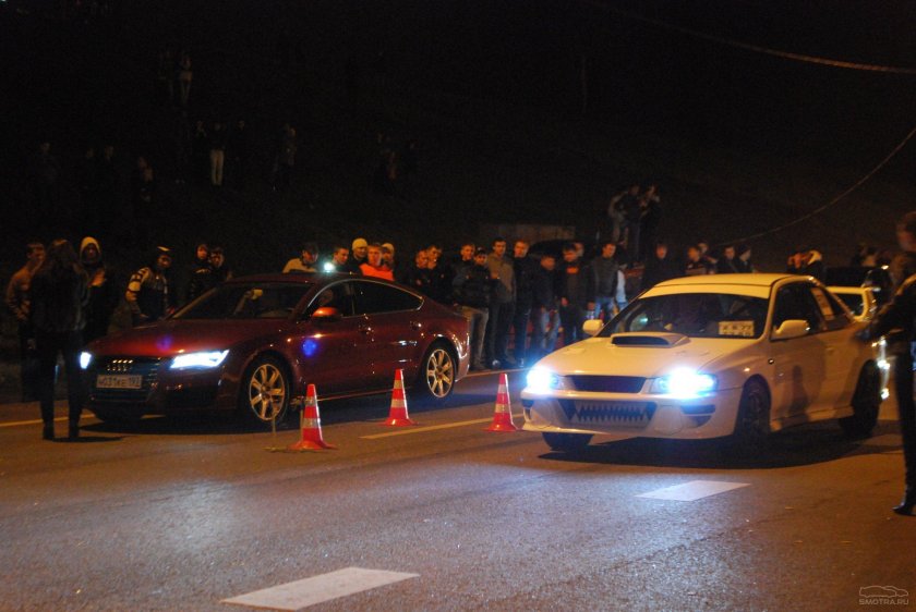 Гонки стритрейсеров в Москве