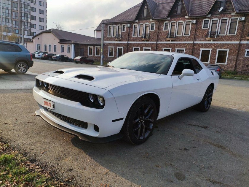 Додж Челленджер 2019 белый