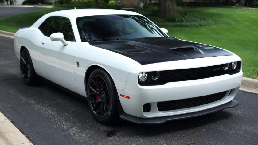 Додж Челленджер белый