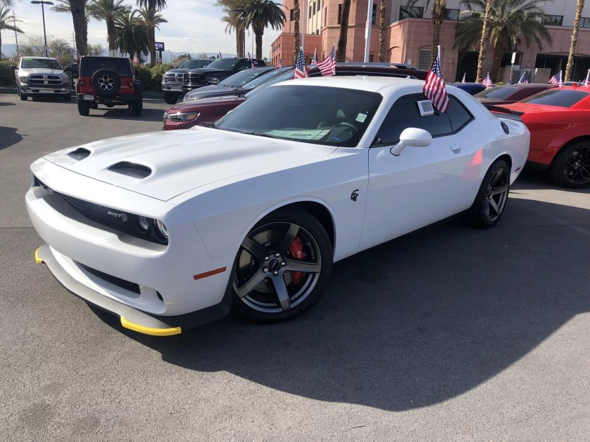 Додж Челленджер 2021 белый