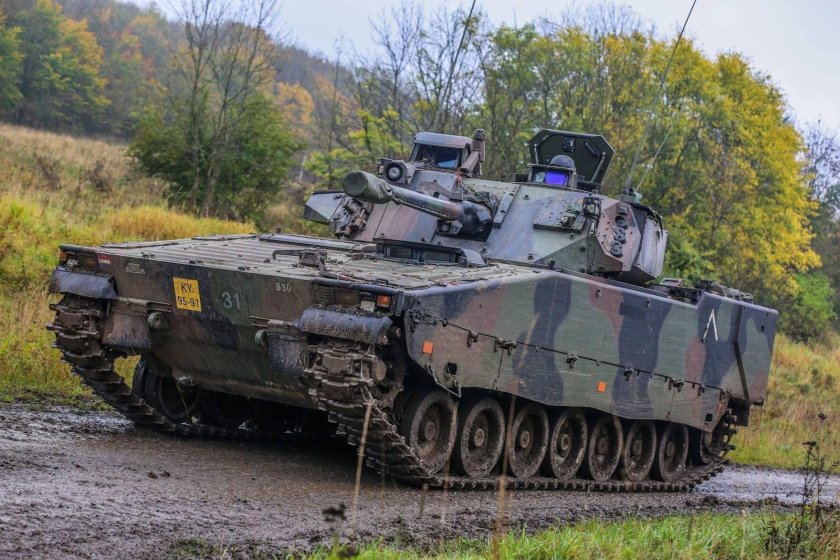 БМП Швеции cv90