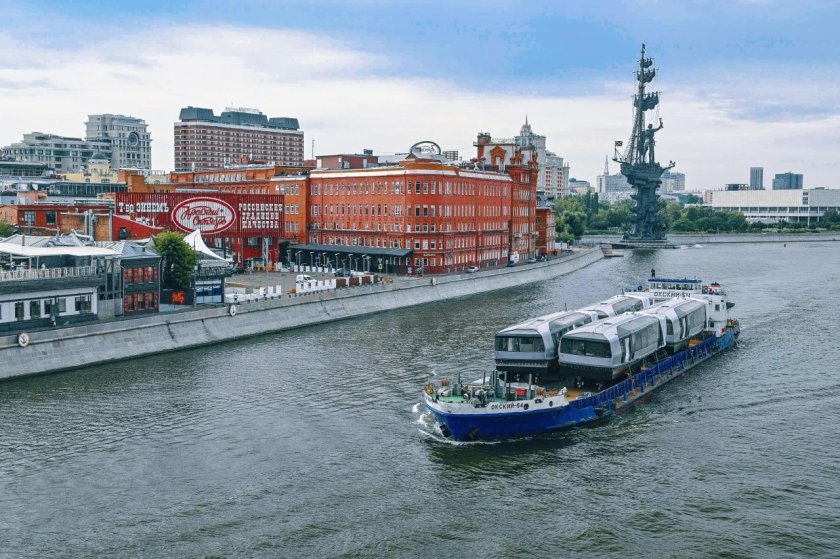 Речной трамвайчик в Санкт-Петербурге