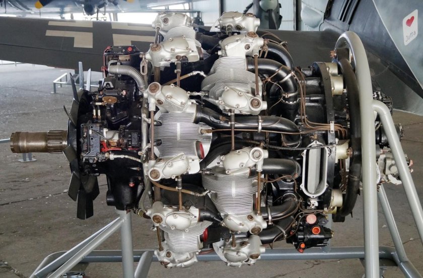 Двигатель авиационный