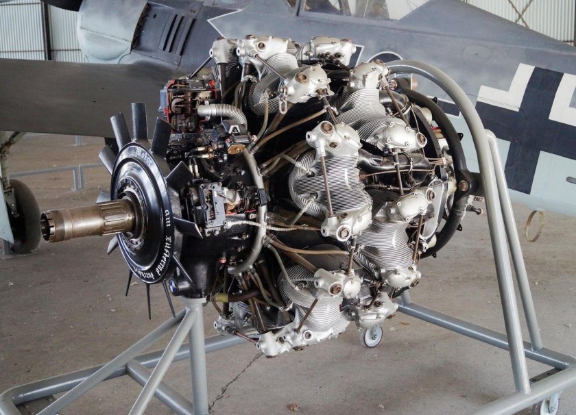Поршневой авиационный двигатель