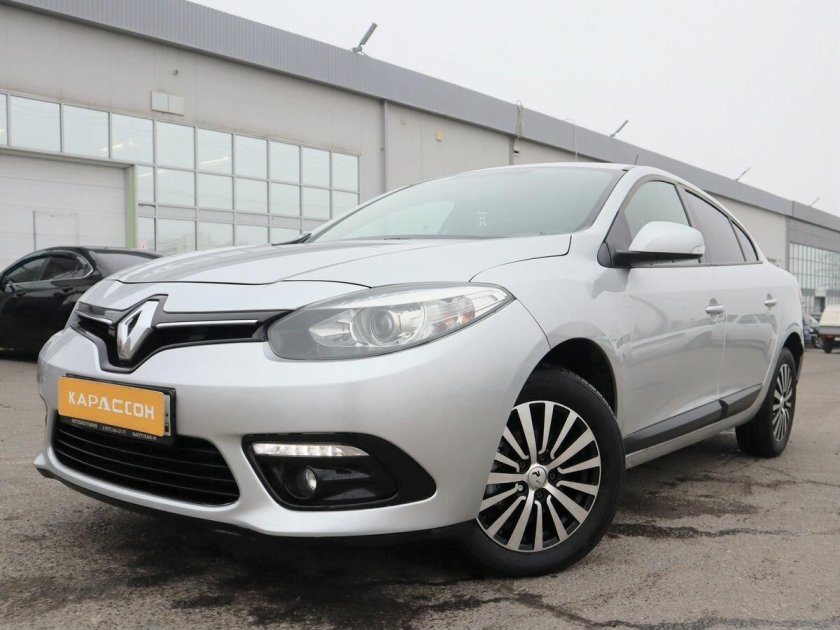 Renault Fluence i Рестайлинг 1.6 CVT (114 Л.С.) Б/У чёрный