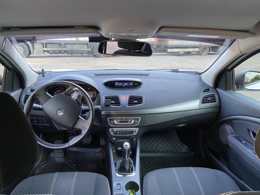 Рено Флюенс 2012 салон