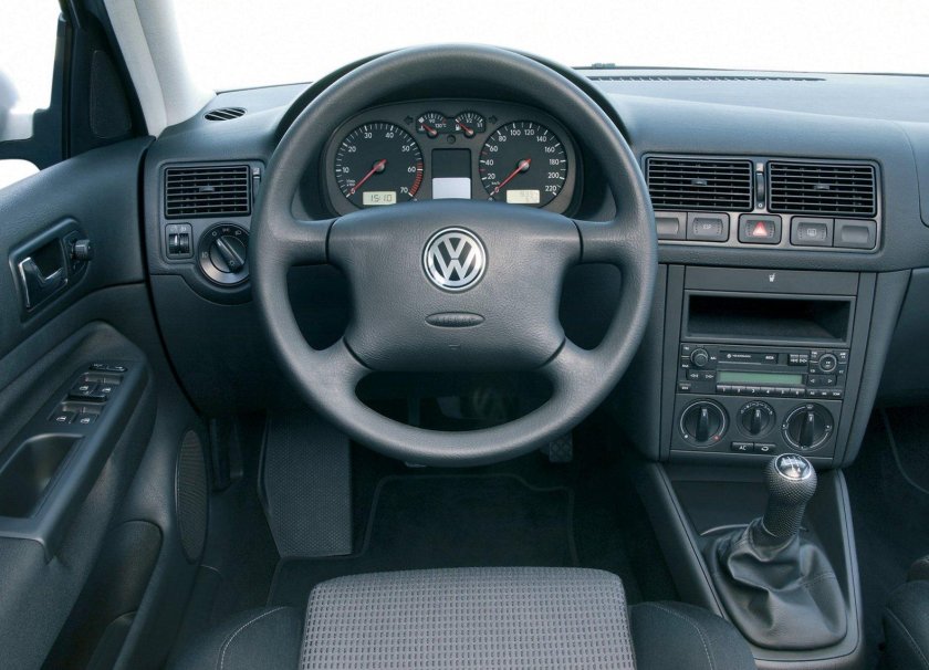 Volkswagen Golf 4 салон