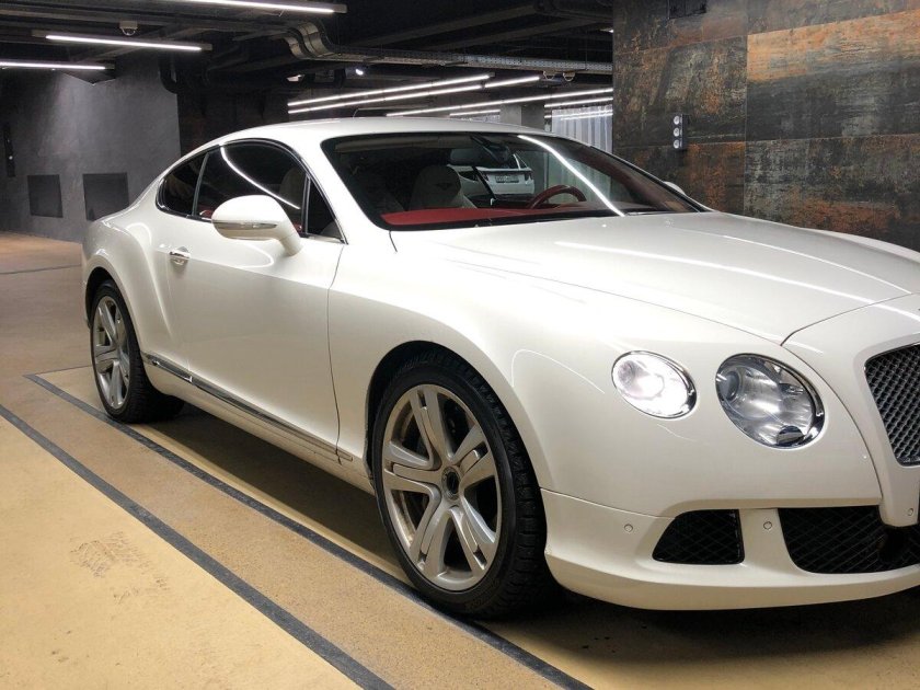 Бентли купе белый