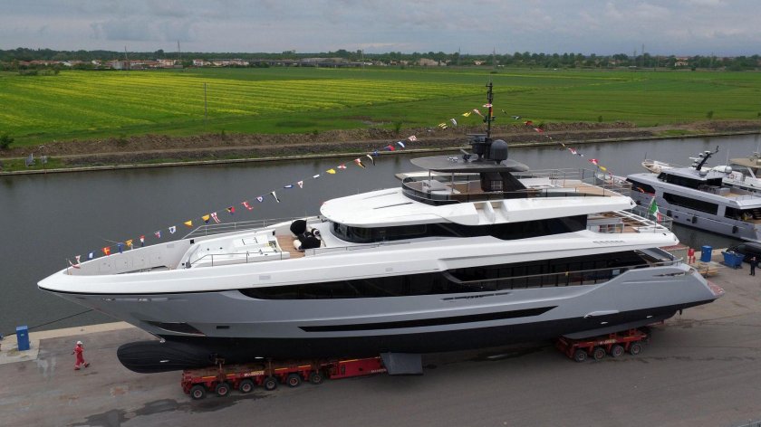 Яхта Mangusta Oceano 43