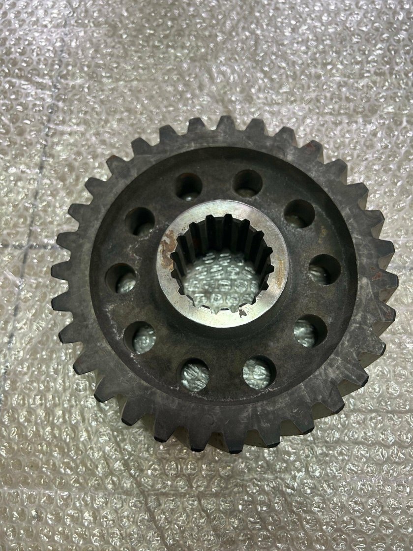 6520-2502120 Шестерня ведущая привода среднего моста