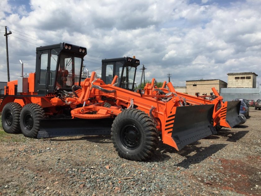 Тяжелый грейдер ДЗ 98