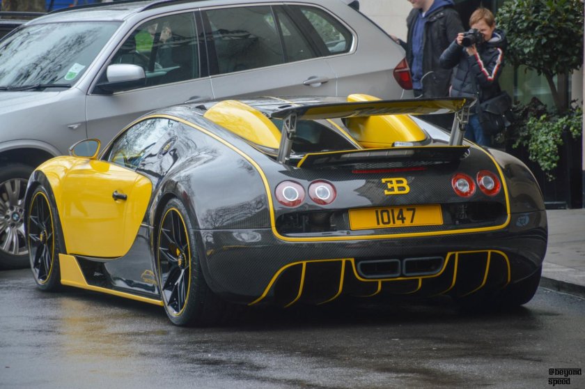 Bugatti Veyron 16.4 oakley Design