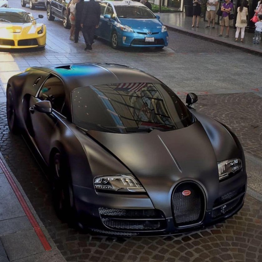 Бугатти Вейрон черная