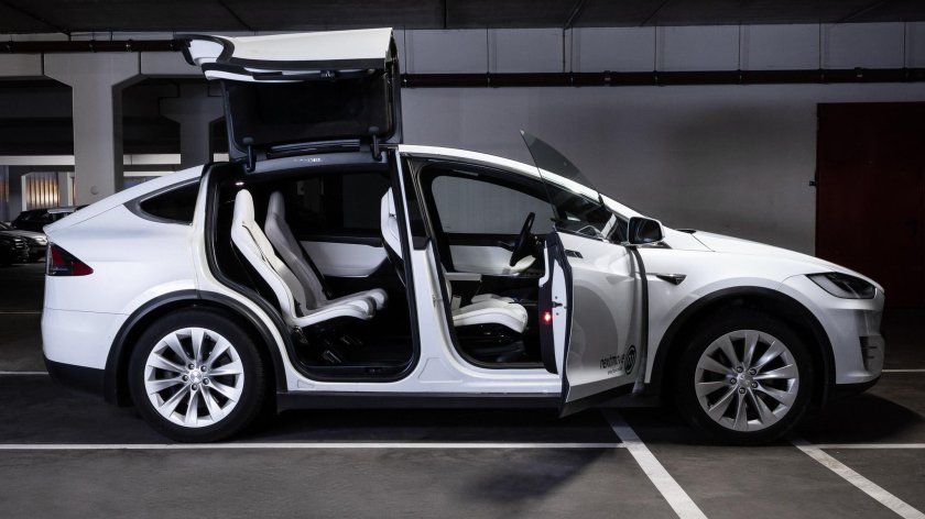 Tesla model x 2021