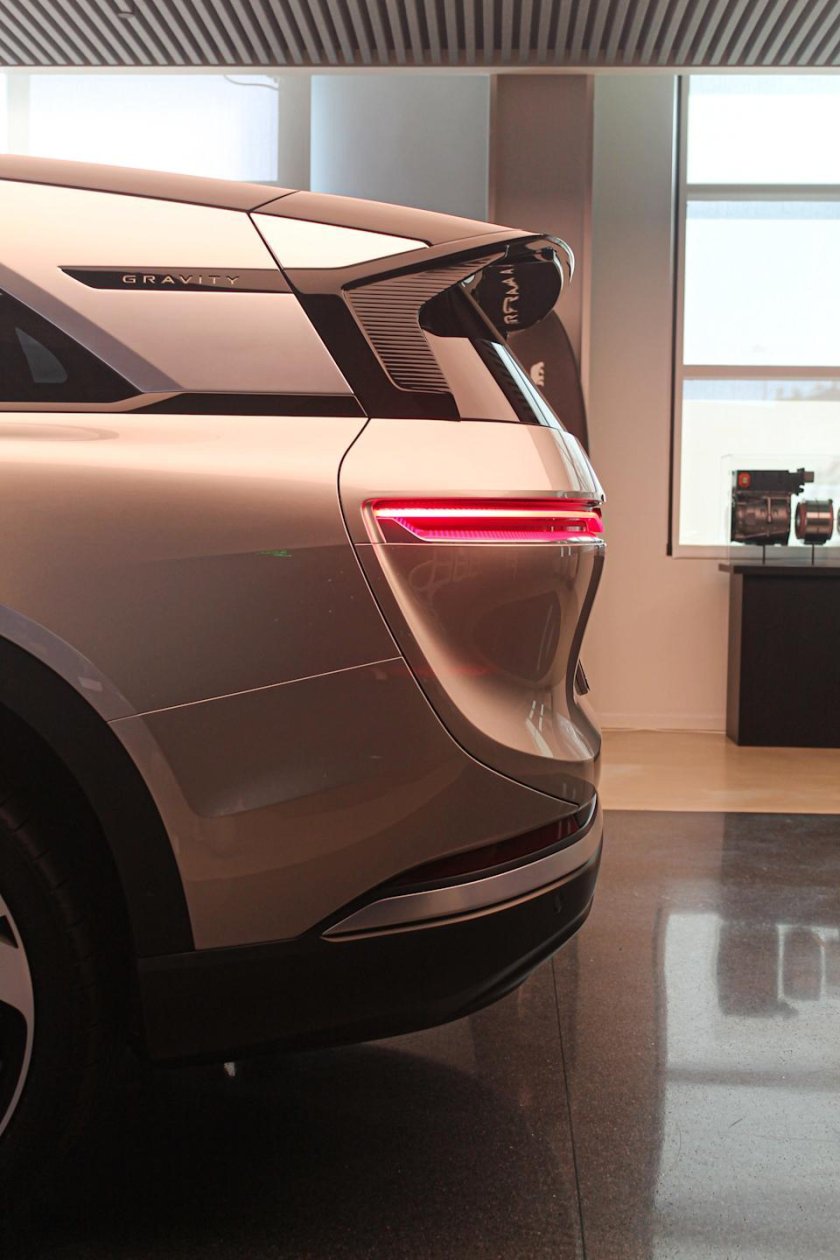 Люсид Гравити