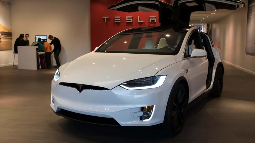 Машина Tesla model x