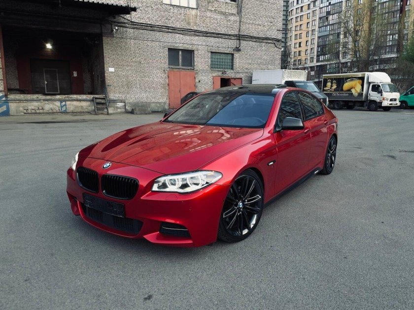 БМВ красная за 2500000