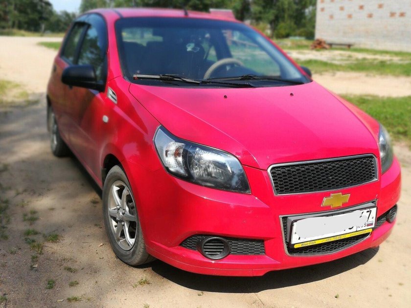 Chevrolet Aveo хэтчбек красный