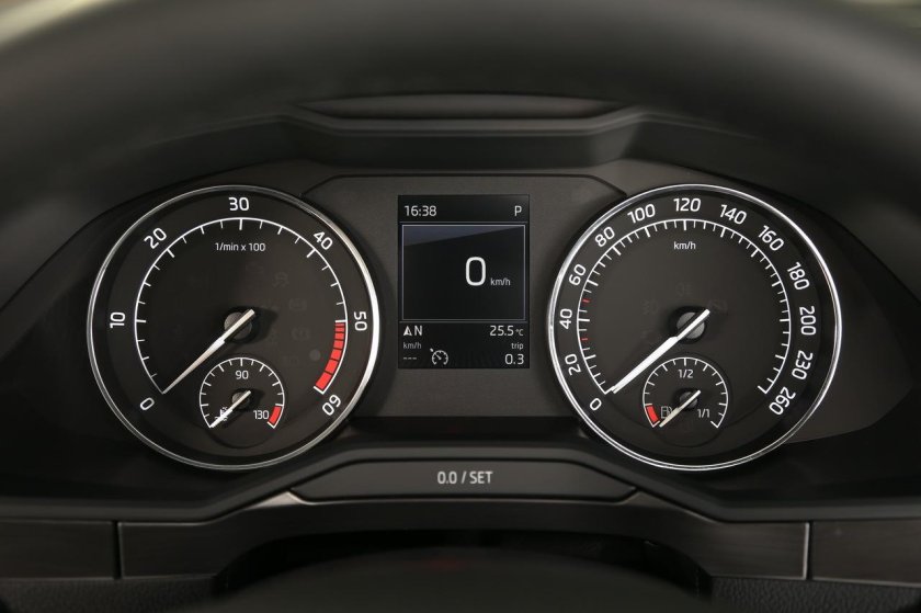Skoda Superb приборная панель