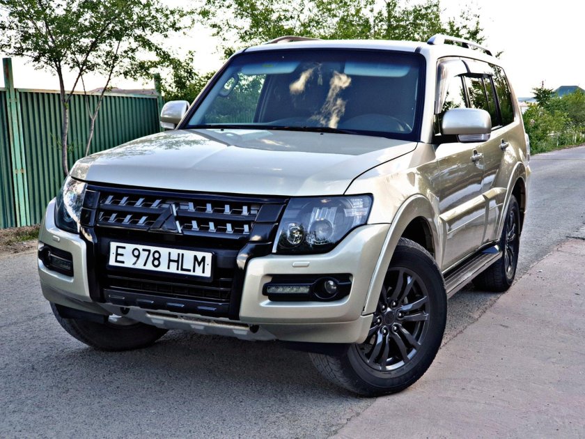 Mitsubishi Pajero 4g