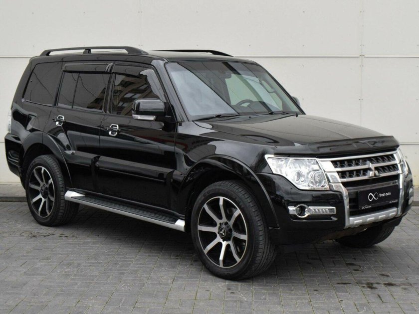 Mitsubishi Pajero 4 черный