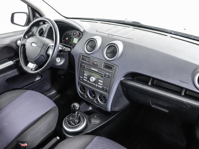 Ford Fusion 2008 робот