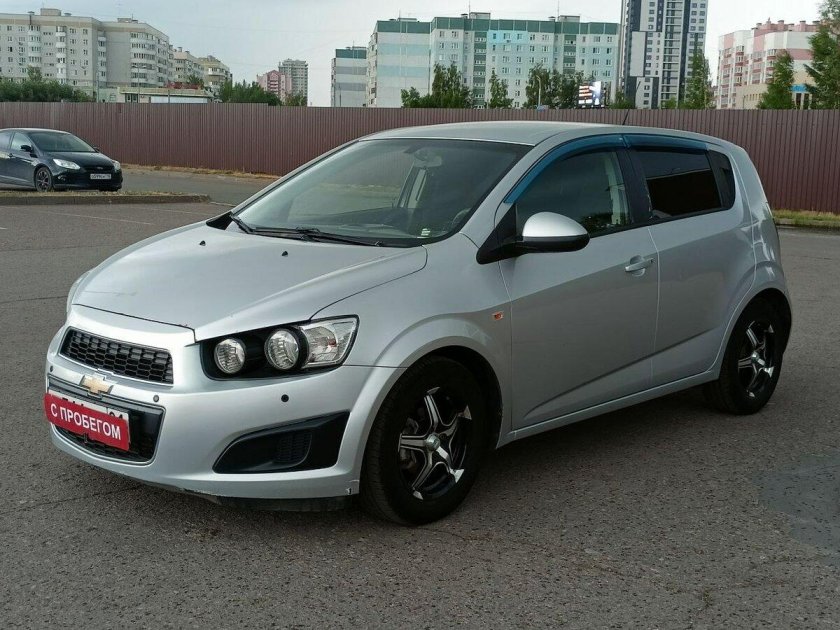 Chevrolet Aveo t300 хэтчбек