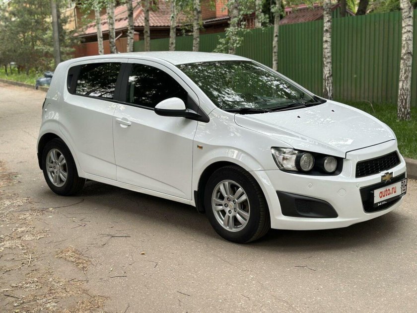 Chevrolet aveo hatchback 2012