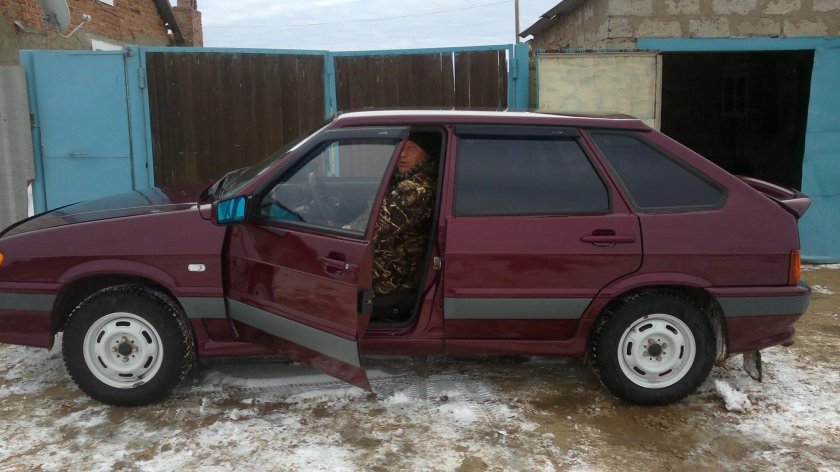ВАЗ 2114 малиновая