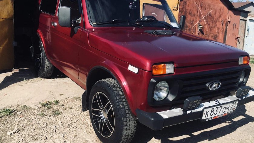 Нива 21213 красный металлик