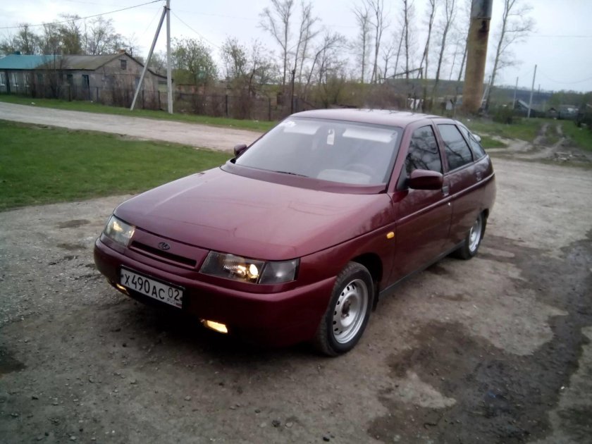ВАЗ 2112 бордовая