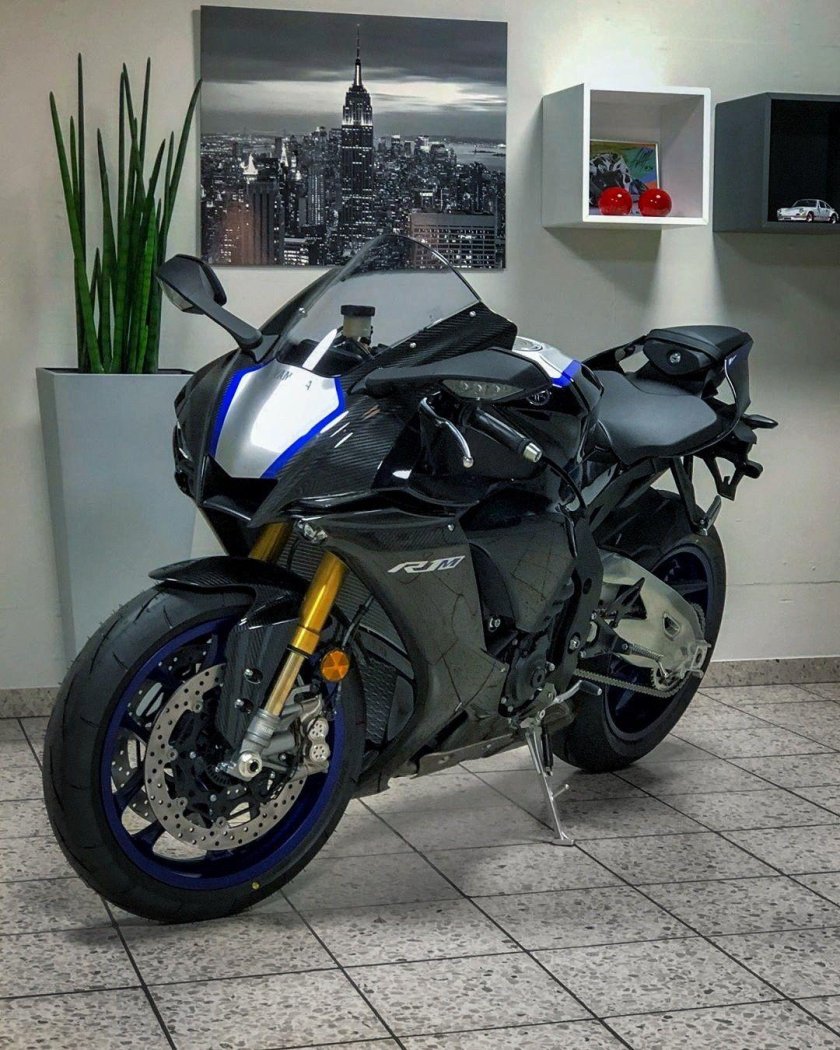 Yamaha YZF-r1