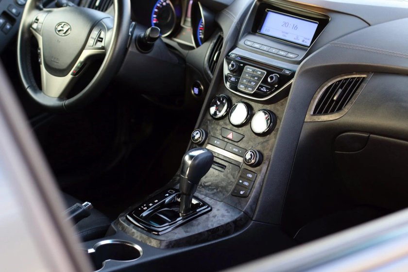 Hyundai Genesis Coupe 2013 салон