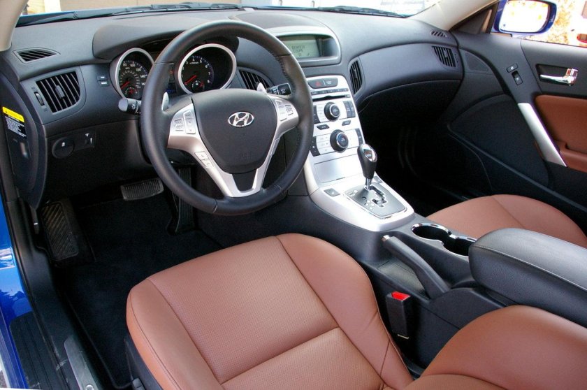 Hyundai Genesis Coupe 2010 салон