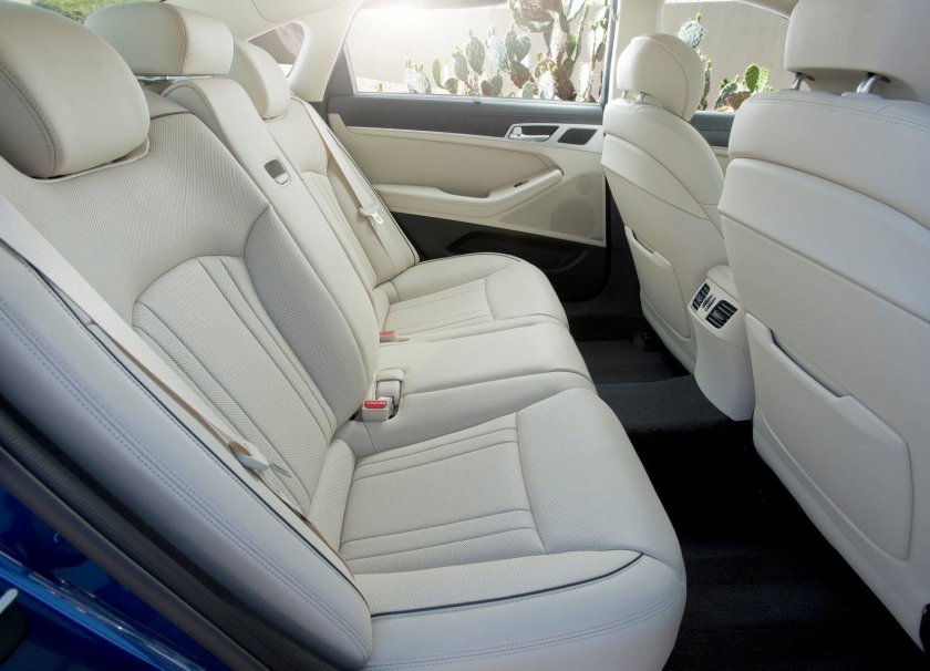 Hyundai Genesis салон