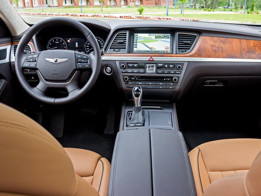 Hyundai Genesis салон