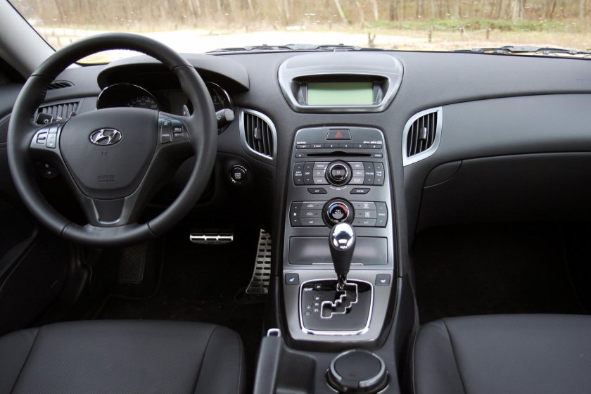 Hyundai Genesis Coupe салон