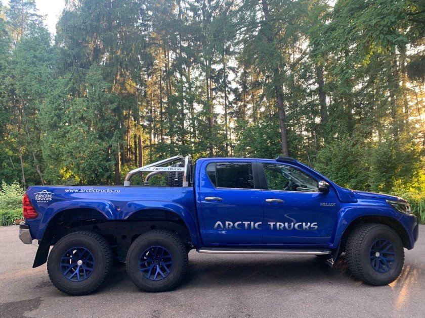 Toyota Hilux Arctic Trucks at35