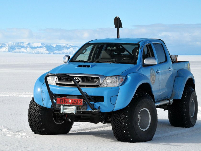 Тойота Hilux Arctic Trucks