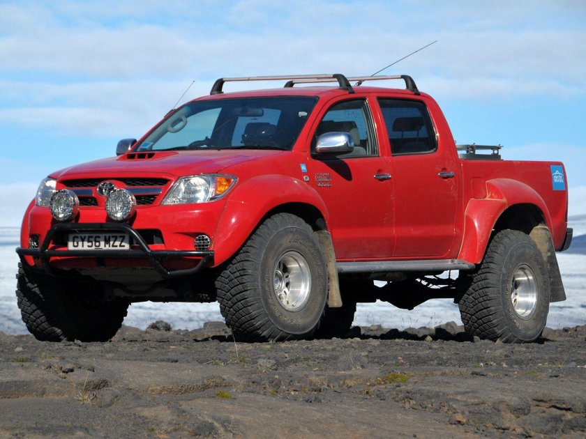 Toyota Hilux Arctic Trucks at44