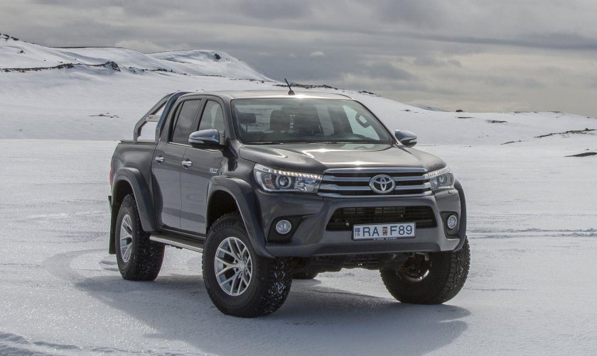 Toyota Hilux Arctic Trucks at35