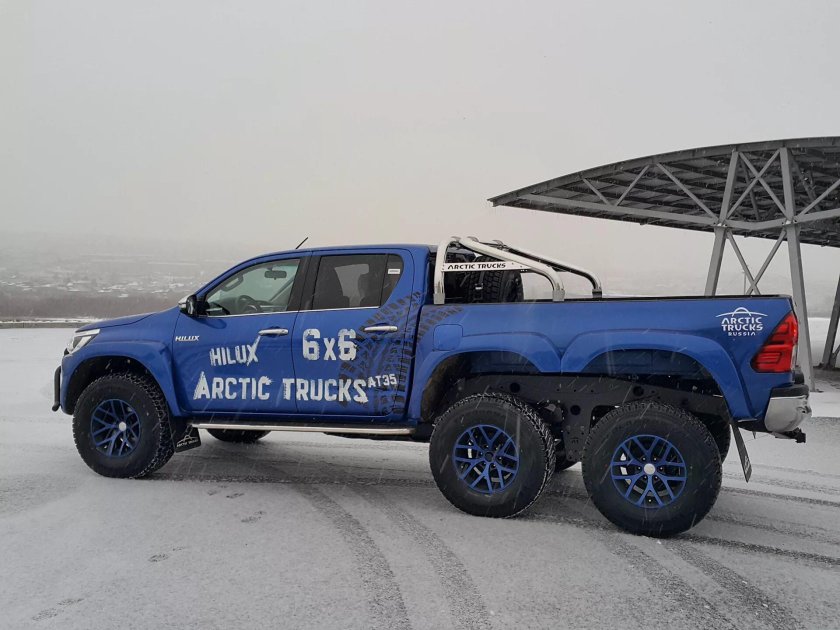 Toyota Hilux 6x6