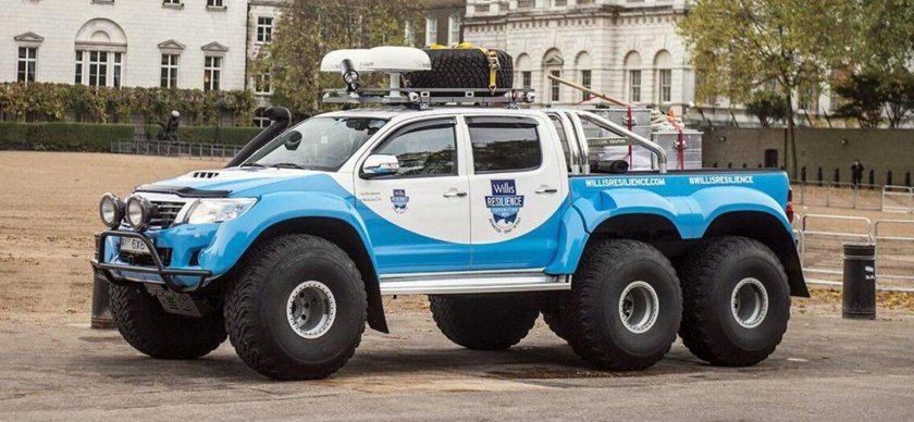 Toyota Hilux Arctic Trucks at44