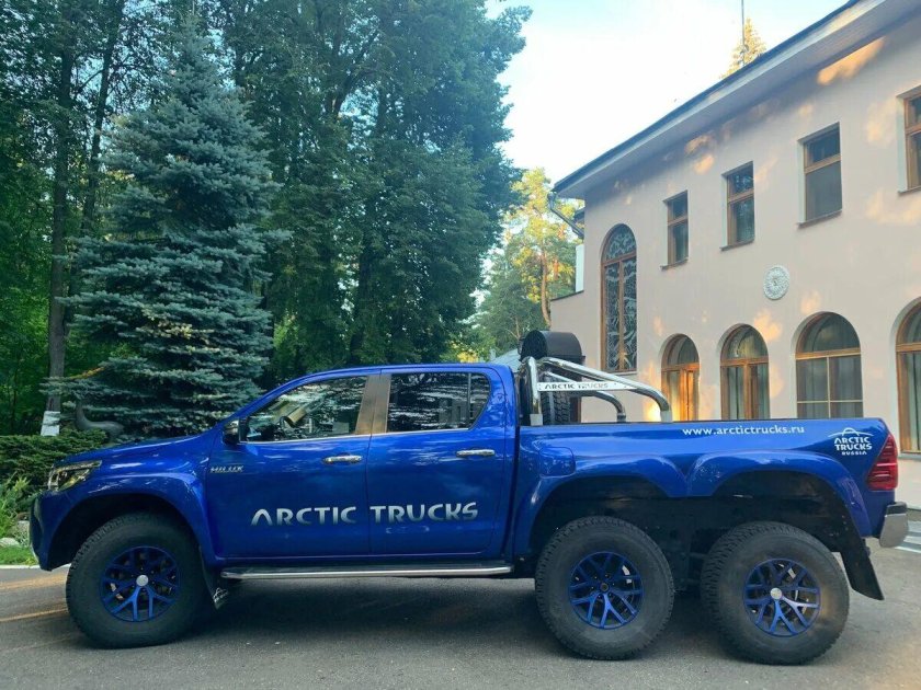 Toyota Hilux Arctic Trucks at33