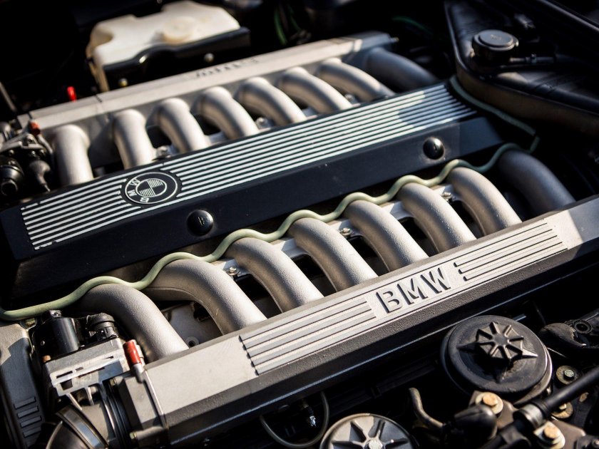 BMW e32 v16 Goldfish