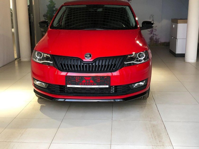 Шкода Рапид красная