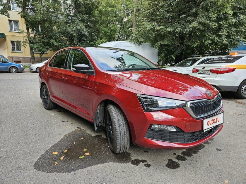 Красные Skoda Rapid 2