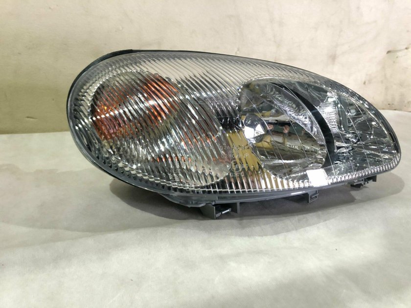 Фара Ланос левая